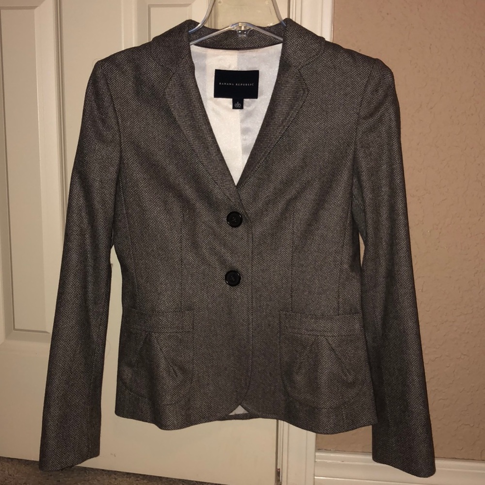 Banana Republic sz 4 wool blazer. Herringbone ptn.